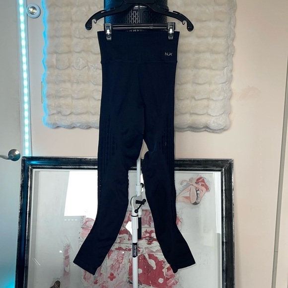 NUX legging for fitness and training with side mesh for ventilation pre owned - Picture 1 of 6